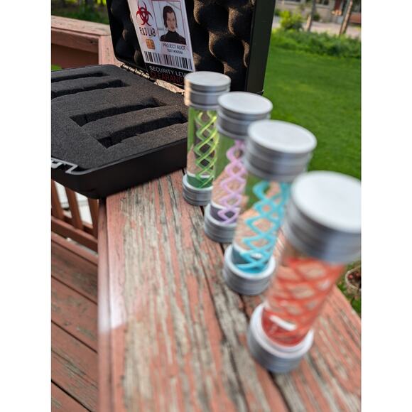 Resident Evil Briefcase Kit Access Badge, T-Virus Antidotes Umbrella Corporation - Picture 2 of 16